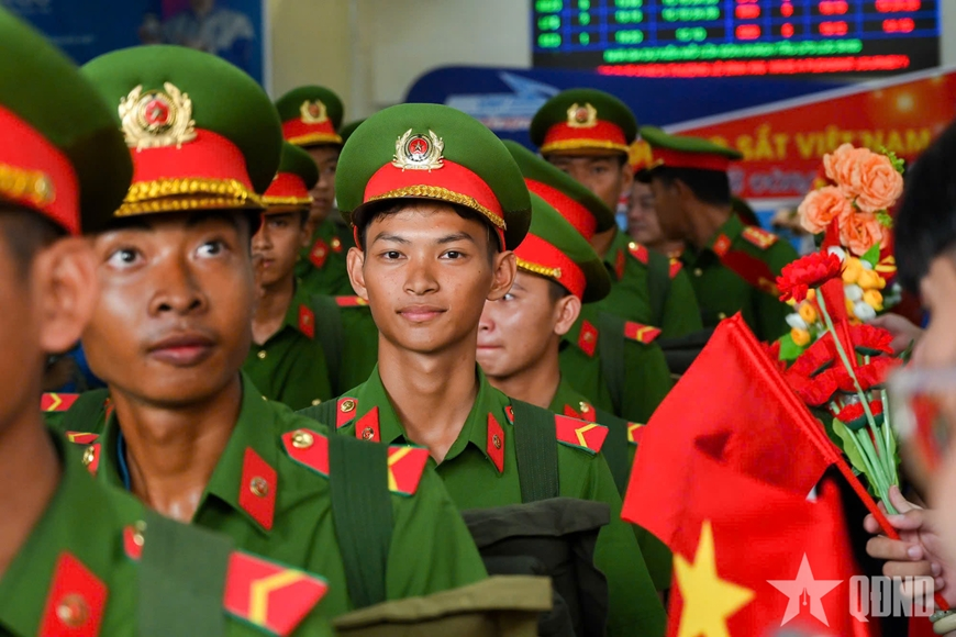 Cán bộ, chiến sĩ Trung đoàn Cảnh sát cơ động Đông Nam TP Hồ Chí Minh sẵn sàng cho diễu binh, diễu hành